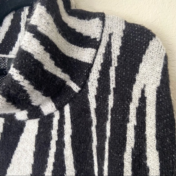 Zara Oversized Sweater - Picture 5 of 7